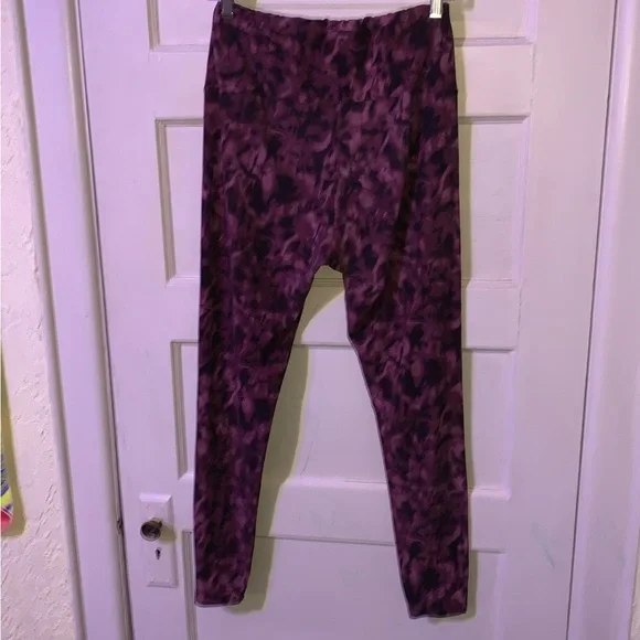 Buttery Soft Acid Wash Red & Purple Leggings - Picture 2 of 6